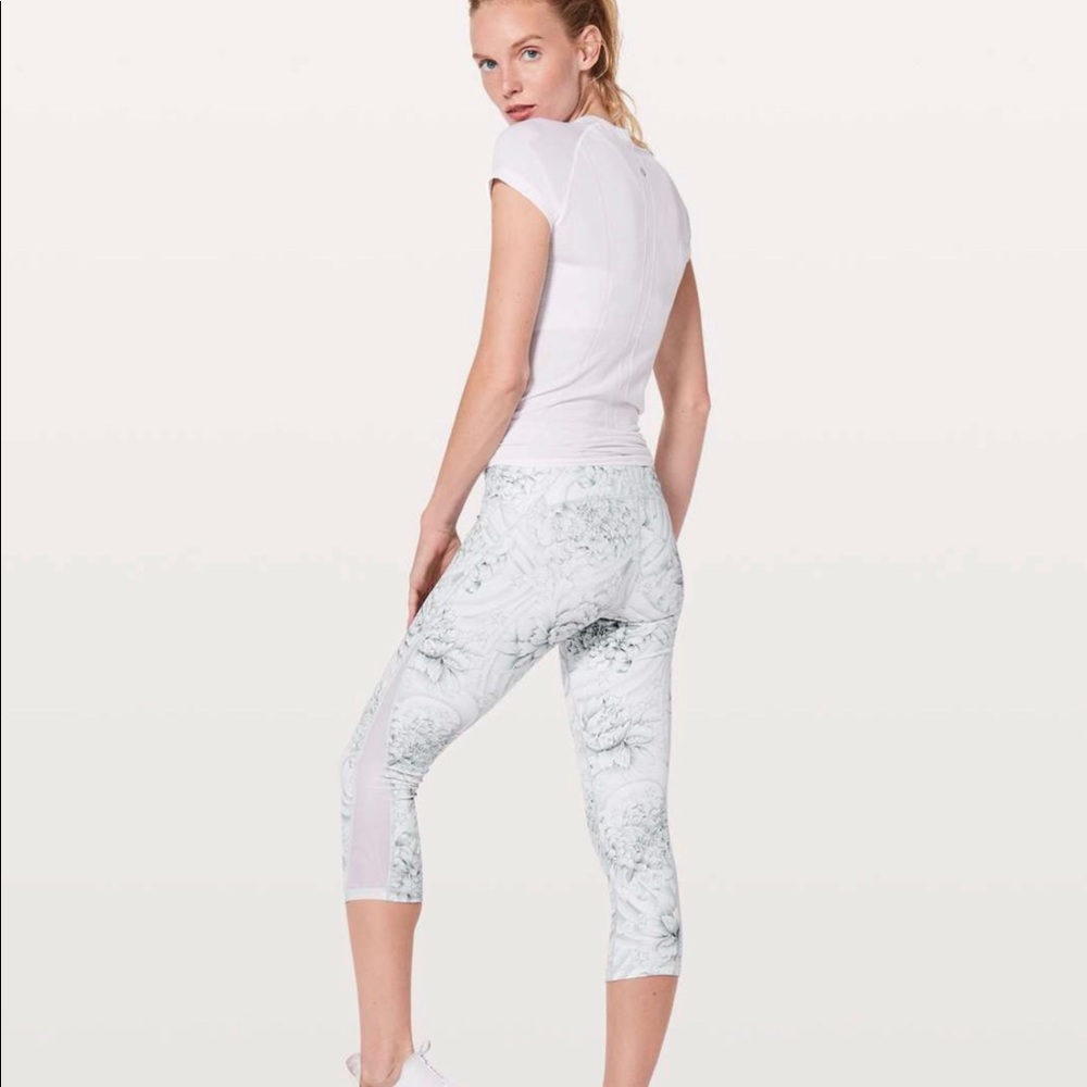 Lululemon Train Times 21” Crop White Flower 8 - Picture 2 of 10